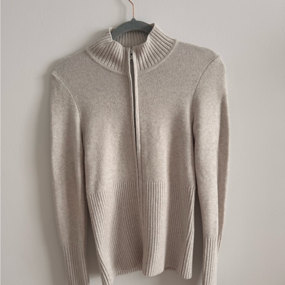 Hollister Women's Cream Zip-Up Sweater